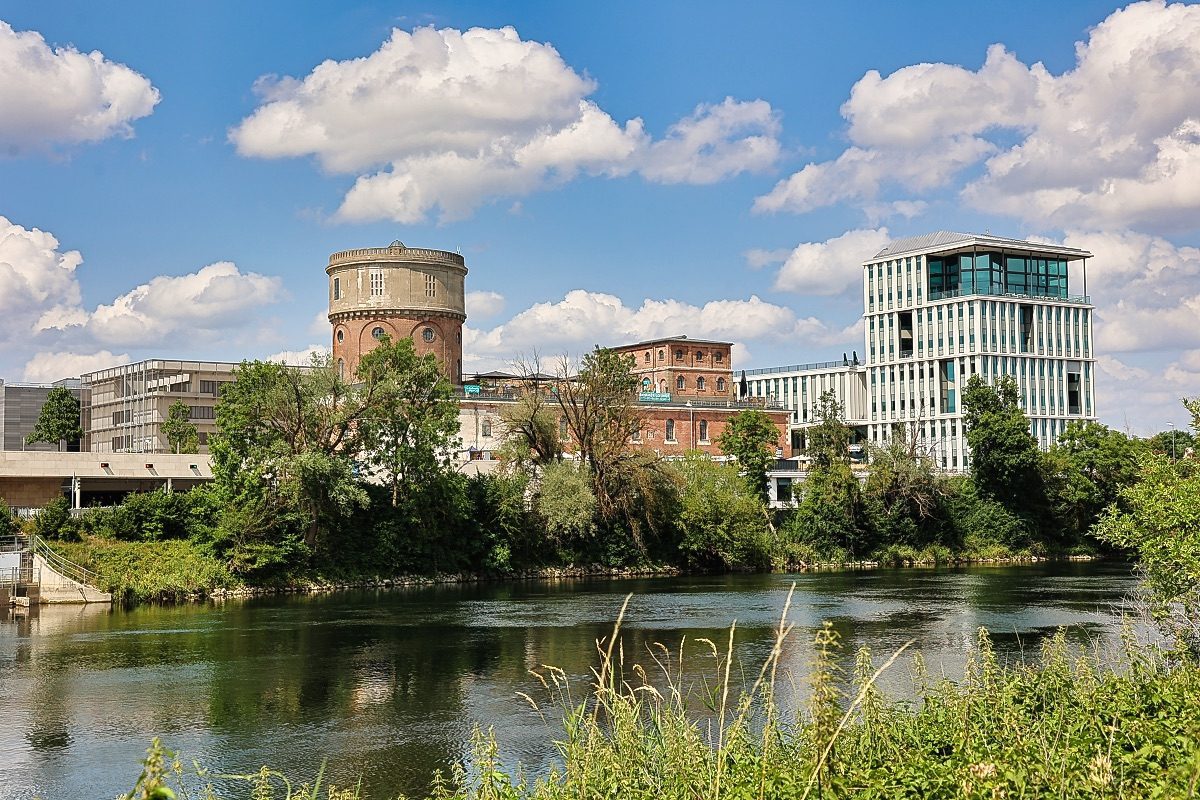 Donauufer mit Wasserturm