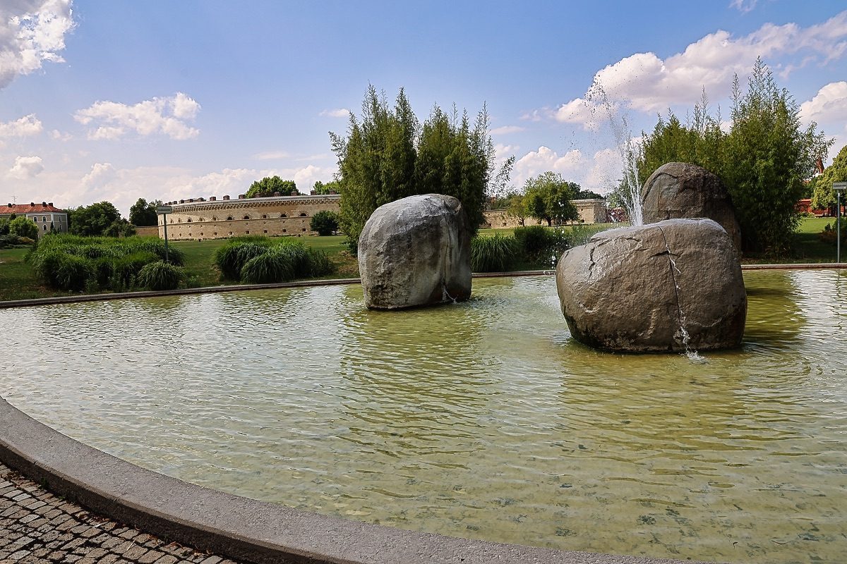 Findlingsbrunnen