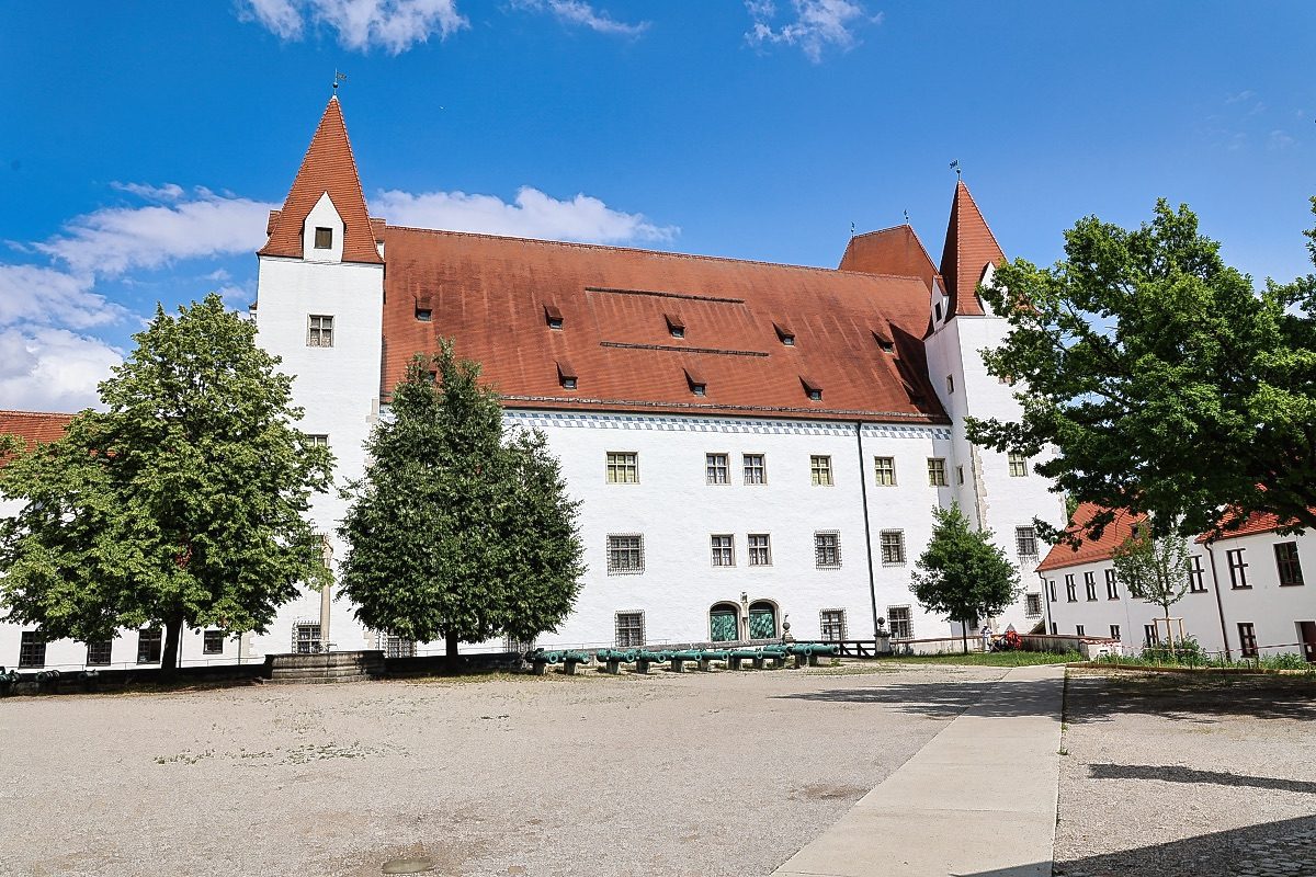 Neues Schloss – Hoffront